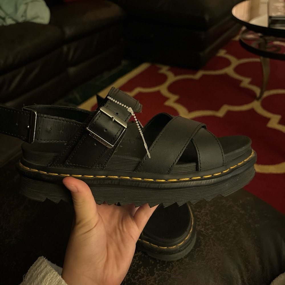 DR MARTEN VOSS II WOMEN'S LEATHER STRAP SANDALS